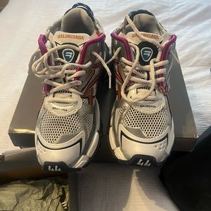 Balenciaga runners size 44